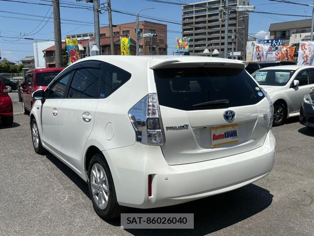 Toyota PRIUS ALPHA 2011-08 8220696-2