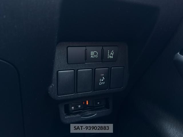 Toyota PRIUS ALPHA 2019-01 8220819-10