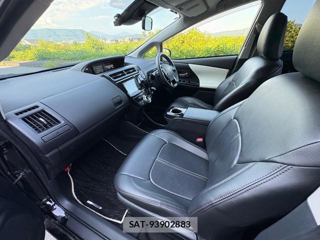 Toyota PRIUS ALPHA 2019-01 8220819-16