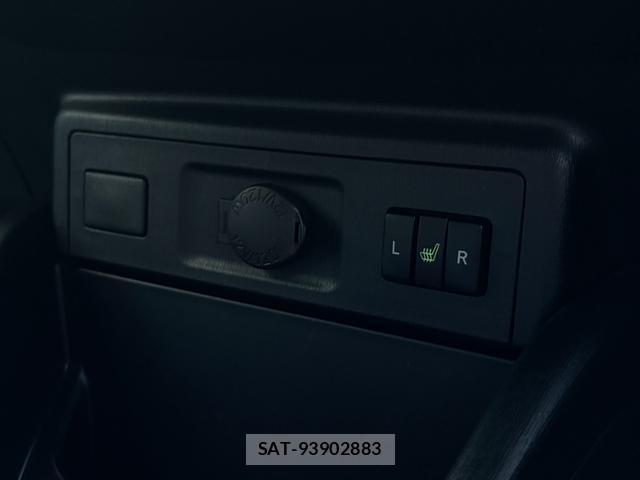 Toyota PRIUS ALPHA 2019-01 8220819-9