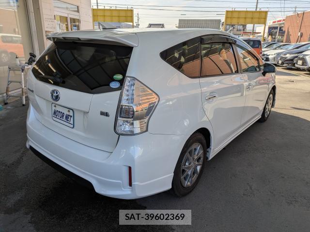 Toyota PRIUS ALPHA 2013-12 8220983-1