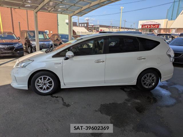 Toyota PRIUS ALPHA 2013-12 8220983-11