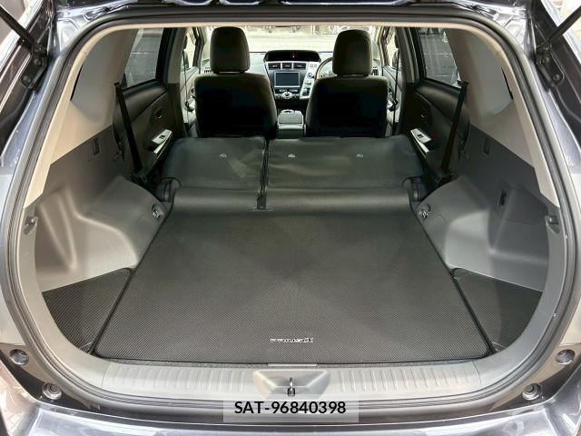 Toyota PRIUS ALPHA 2013-05 8221398-11