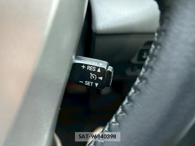 Toyota PRIUS ALPHA 2013-05 8221398-16