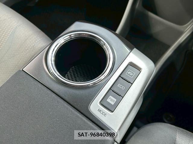 Toyota PRIUS ALPHA 2013-05 8221398-19