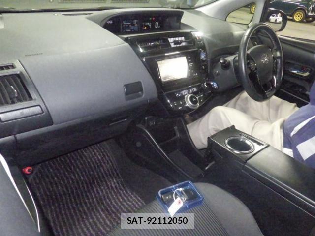 Toyota PRIUS ALPHA 2017-03 8221430-2