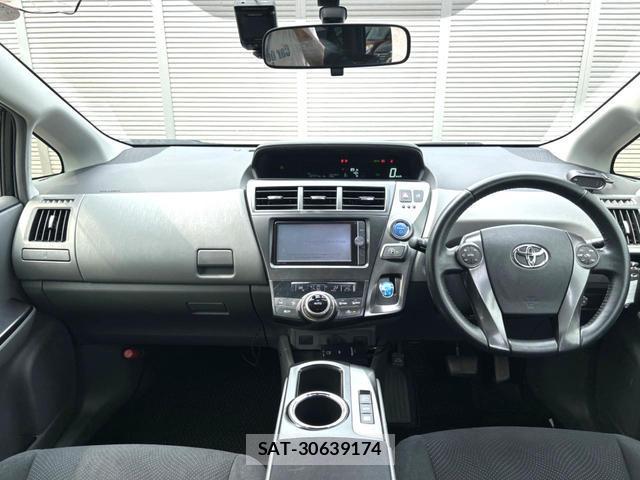 Toyota PRIUS ALPHA 2014-03 8221577-1