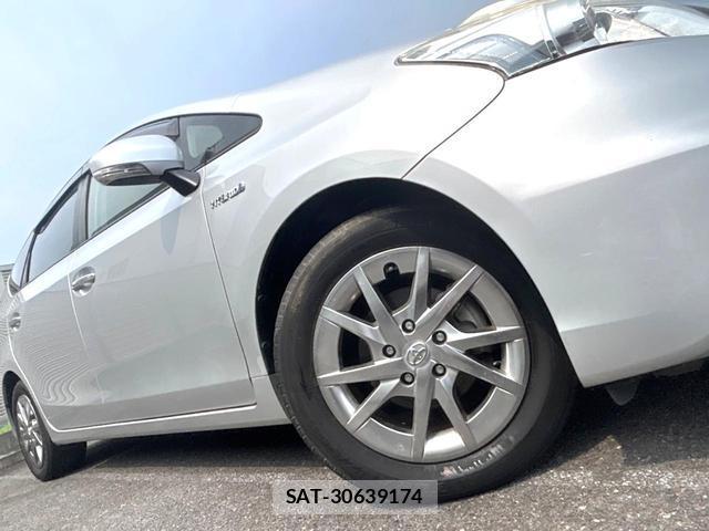 Toyota PRIUS ALPHA 2014-03 8221577-13