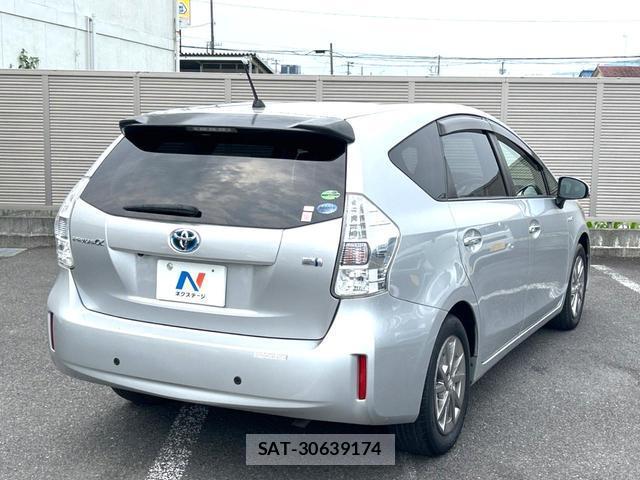 Toyota PRIUS ALPHA 2014-03 8221577-17