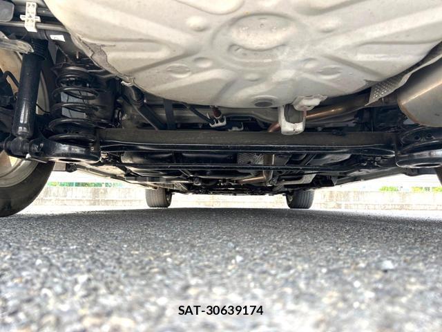 Toyota PRIUS ALPHA 2014-03 8221577-19