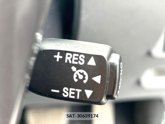 Toyota PRIUS ALPHA 2014-03 8221577-3