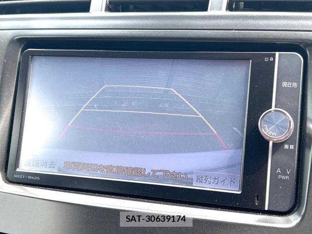 Toyota PRIUS ALPHA 2014-03 8221577-4