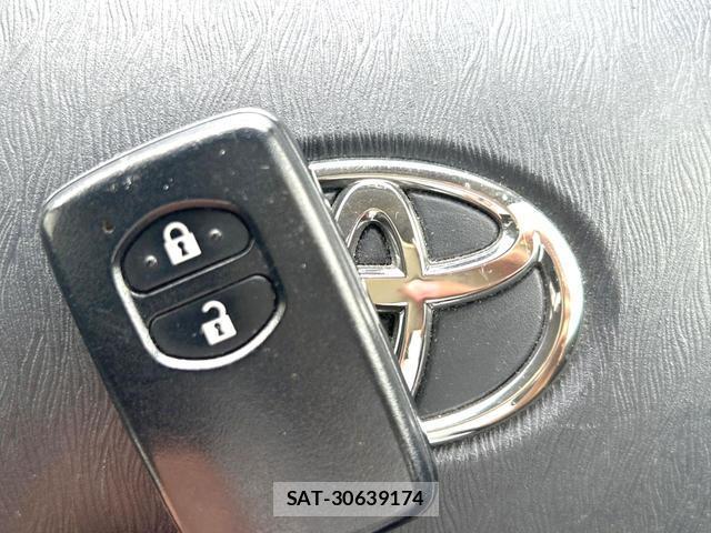 Toyota PRIUS ALPHA 2014-03 8221577-6