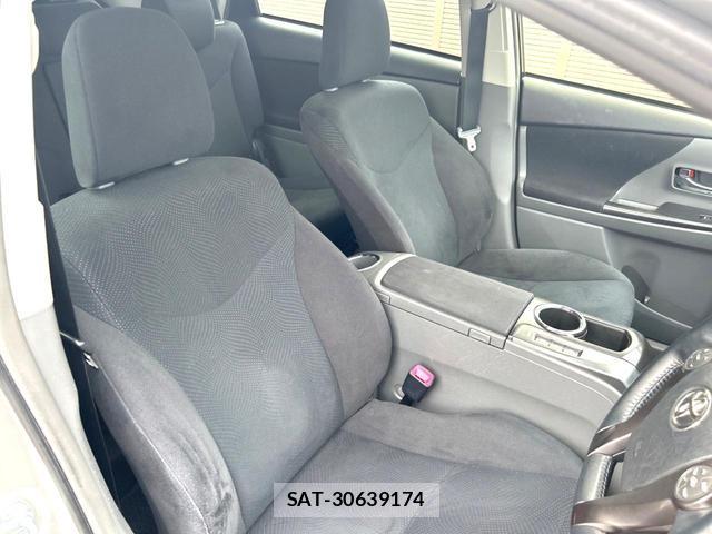Toyota PRIUS ALPHA 2014-03 8221577-7