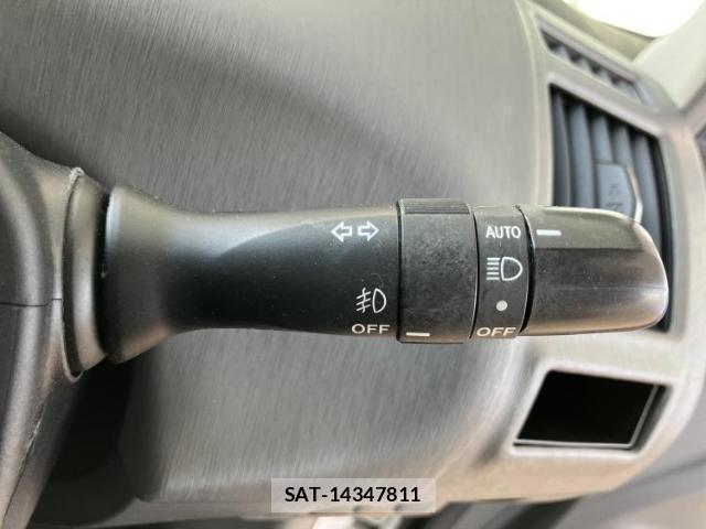 Toyota PRIUS ALPHA 2012-08 8225345-14