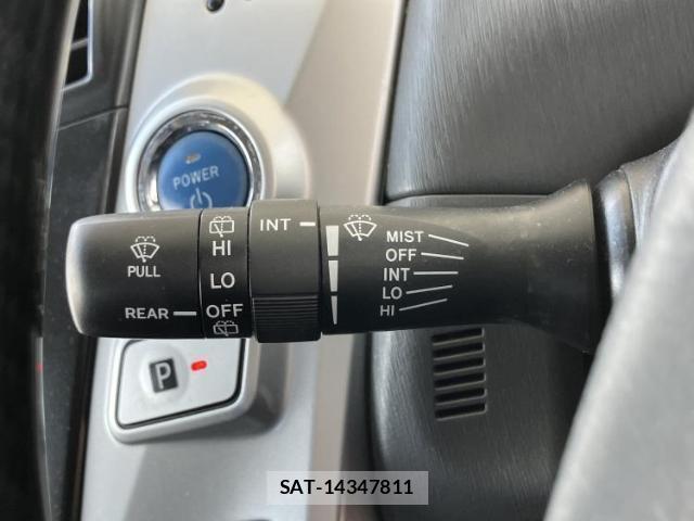 Toyota PRIUS ALPHA 2012-08 8225345-15