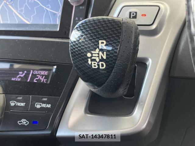 Toyota PRIUS ALPHA 2012-08 8225345-16