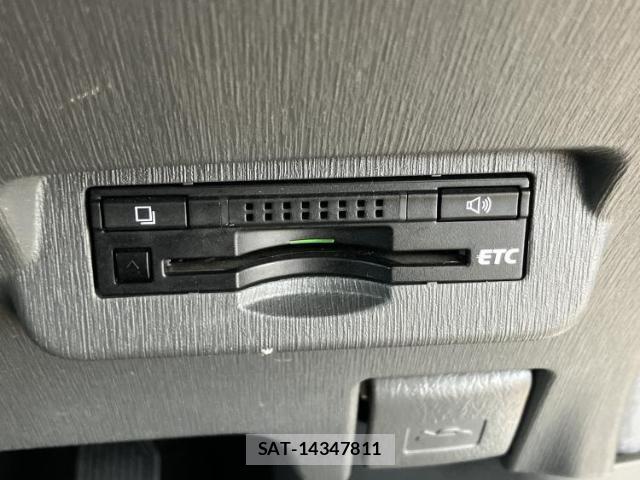 Toyota PRIUS ALPHA 2012-08 8225345-17