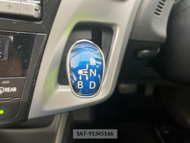 Toyota PRIUS ALPHA 2014-02 8225414-17
