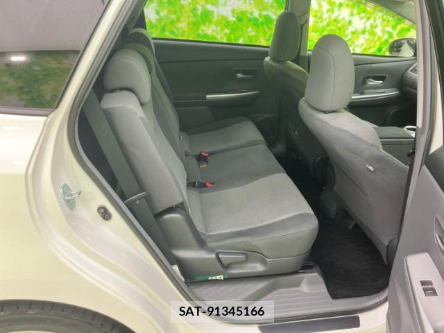 Toyota PRIUS ALPHA 2014-02 8225414-4