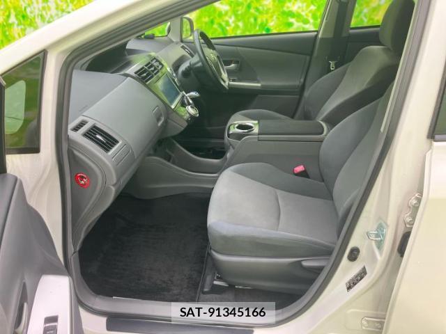 Toyota PRIUS ALPHA 2014-02 8225414-5