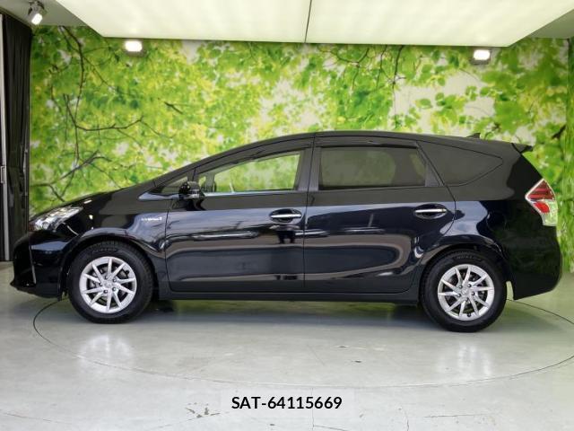 Toyota PRIUS ALPHA 2016-10 8225463-1