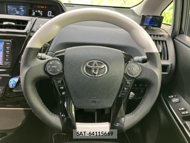 Toyota PRIUS ALPHA 2016-10 8225463-13