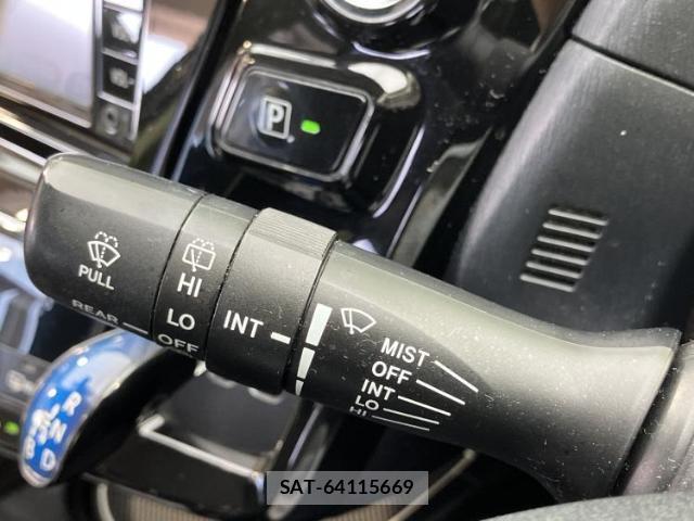 Toyota PRIUS ALPHA 2016-10 8225463-15
