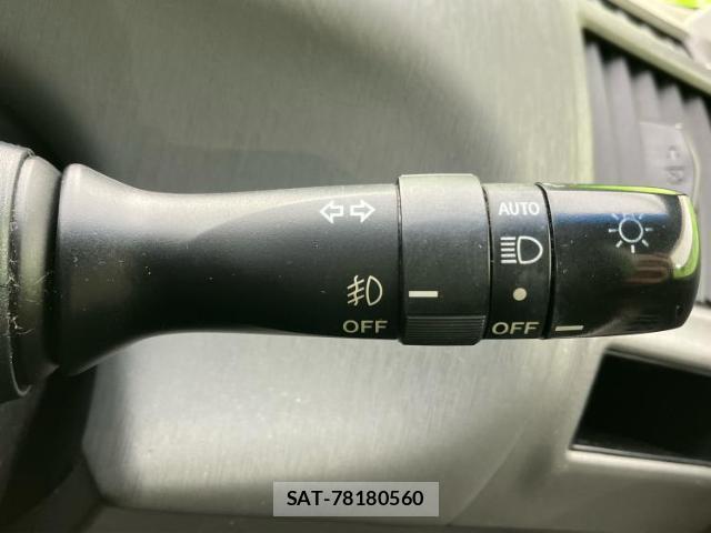 Toyota PRIUS ALPHA 2012-11 8225499-13