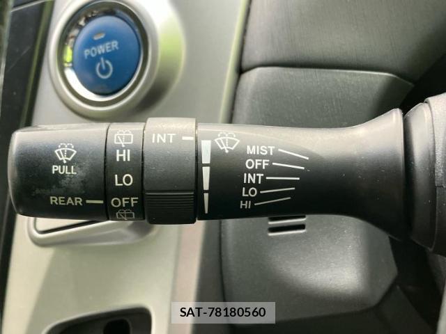 Toyota PRIUS ALPHA 2012-11 8225499-14