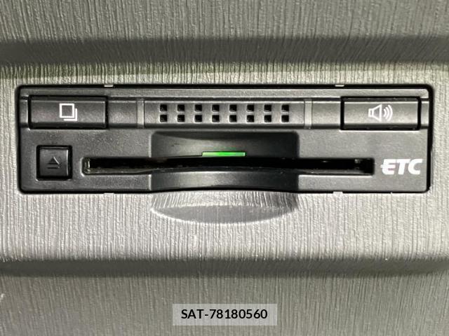 Toyota PRIUS ALPHA 2012-11 8225499-16