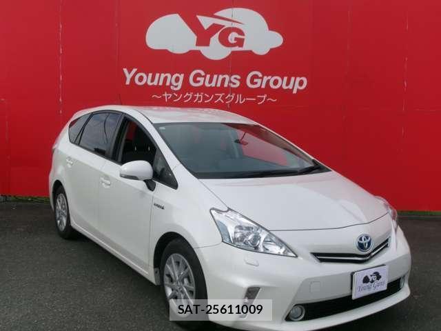 Toyota PRIUS ALPHA 2014-11 8225648-1