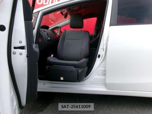 Toyota PRIUS ALPHA 2014-11 8225648-4