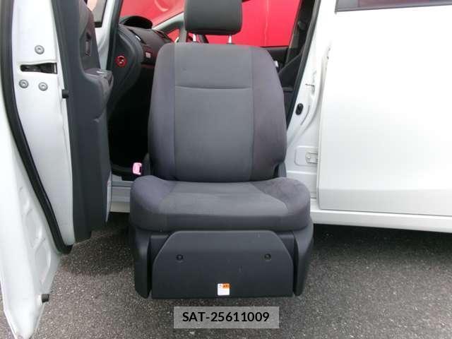 Toyota PRIUS ALPHA 2014-11 8225648-5
