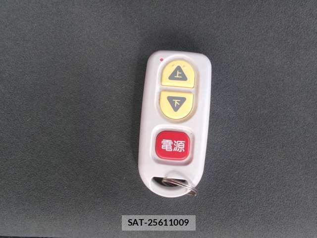 Toyota PRIUS ALPHA 2014-11 8225648-8