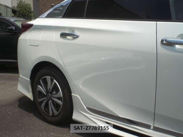 Toyota PRIUS PHV 2017-06 8217115-11
