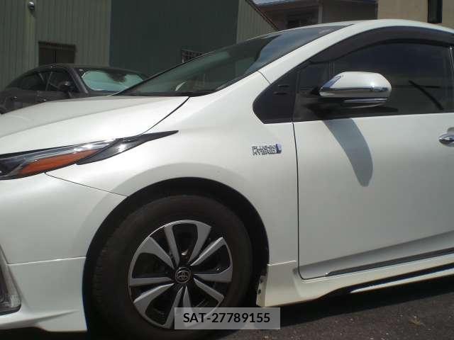 Toyota PRIUS PHV 2017-06 8217115-12