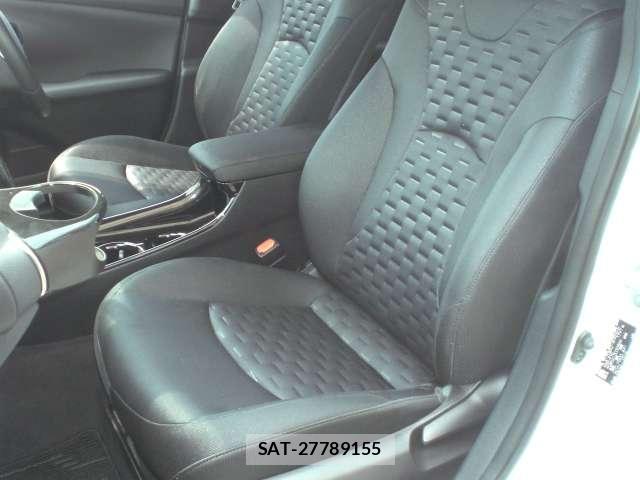 Toyota PRIUS PHV 2017-06 8217115-14