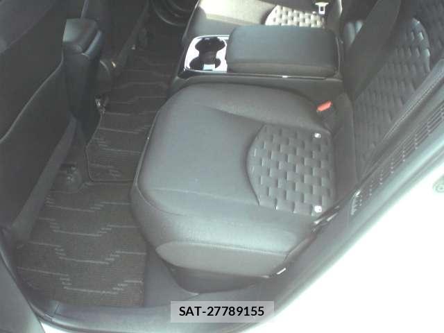 Toyota PRIUS PHV 2017-06 8217115-16