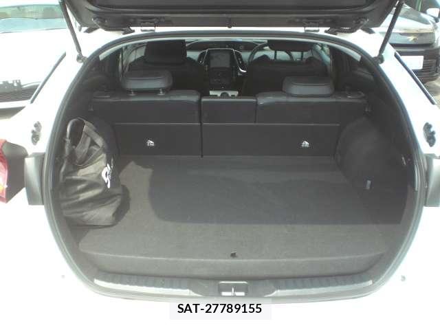 Toyota PRIUS PHV 2017-06 8217115-17
