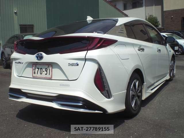 Toyota PRIUS PHV 2017-06 8217115-3