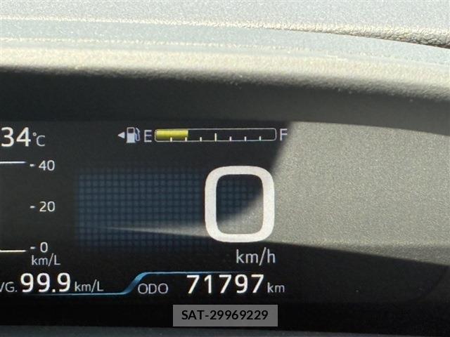 Toyota PRIUS PHV 2019-05 8221926-2