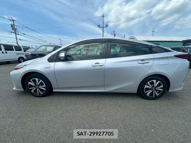 Toyota PRIUS PHV 2021-09 8222645-10