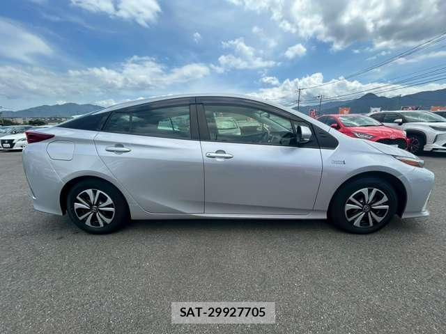 Toyota PRIUS PHV 2021-09 8222645-3