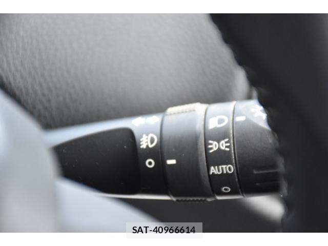 Toyota PRIUS PHV 2018-04 8223777-13