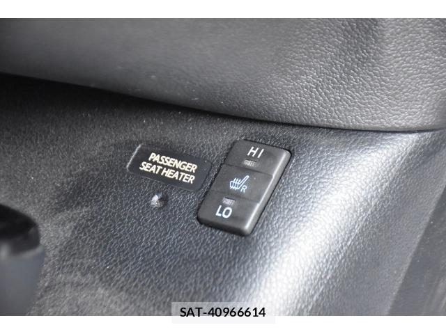 Toyota PRIUS PHV 2018-04 8223777-19