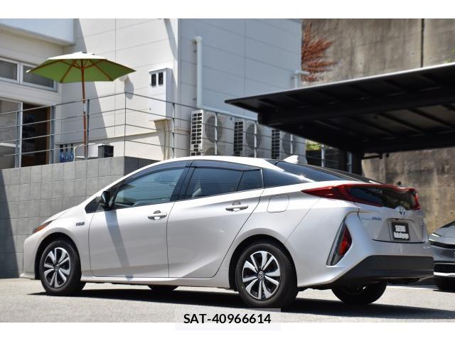 Toyota PRIUS PHV 2018-04 8223777-4