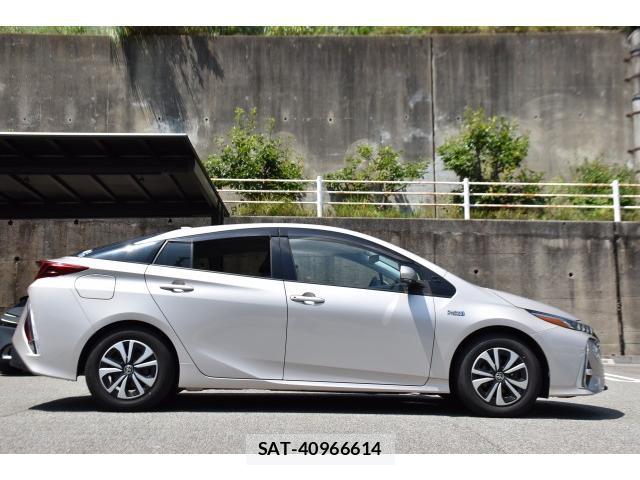 Toyota PRIUS PHV 2018-04 8223777-7
