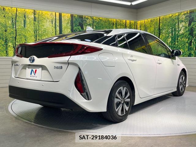 Toyota PRIUS PHV 2018-08 8223979-16