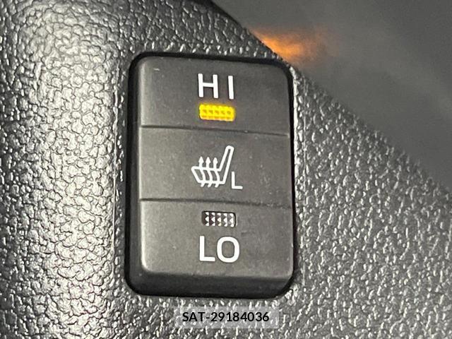 Toyota PRIUS PHV 2018-08 8223979-3